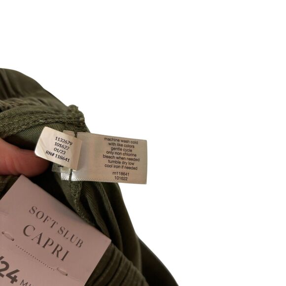 NWT Lane Bryant Green Soft Slub Capri Women's 22/24 Mid-Rise Plus Size - Picture 4 of 7